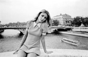 The ghosts of dead actors like to roam Hollуwood.